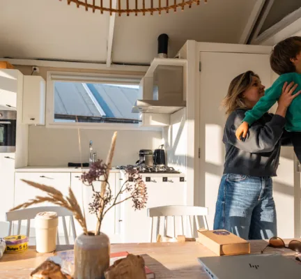 Strandhuis klimmen op ladder