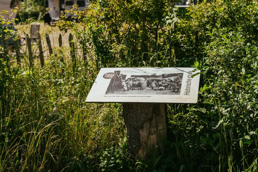 Historische route bord terrein