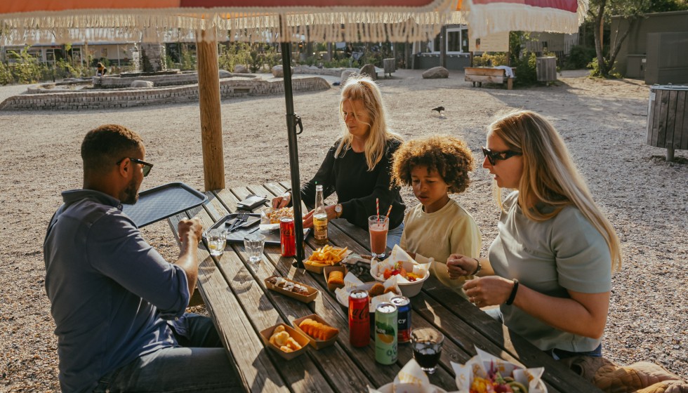 Bakkum Bites terras samen eten.jpg